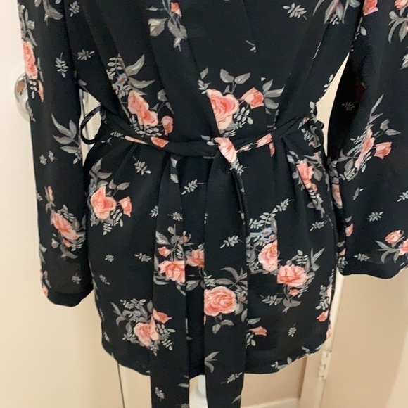 H&M floral belted kimono style top - Picture 2 of 8